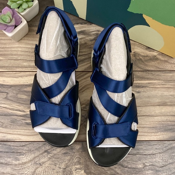 NIB Earth Cedar Kushma Adjustable Sport Sandals - Picture 2 of 11